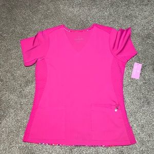 Vera Bradley pink scrub top size small. NWT.     CB35